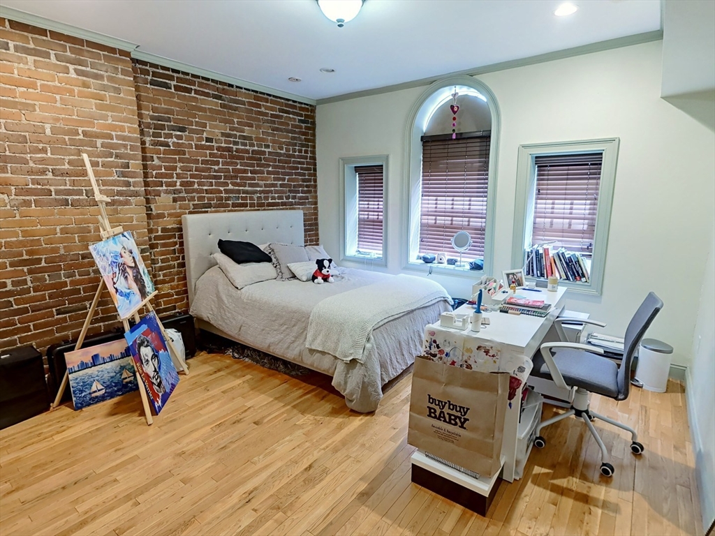 531 Newbury Street # 2