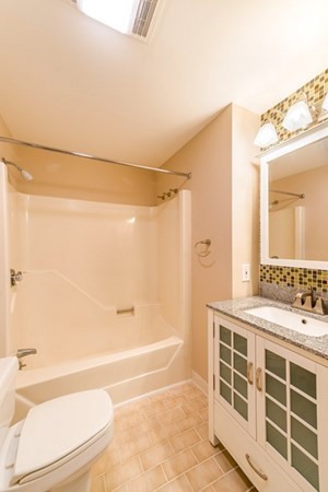 96 Gainsborough # 401W