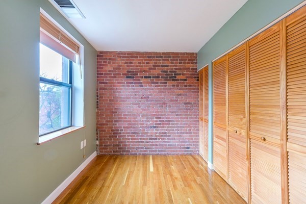 96 Gainsborough # 401W