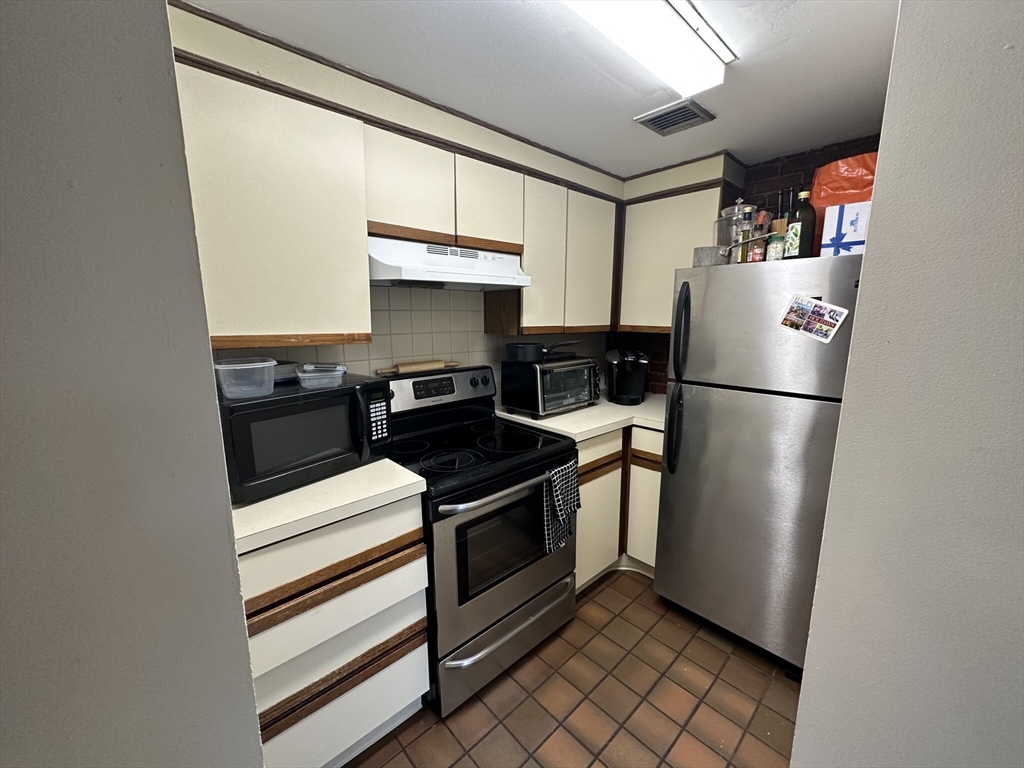 108 Gainsborough Street # 006W