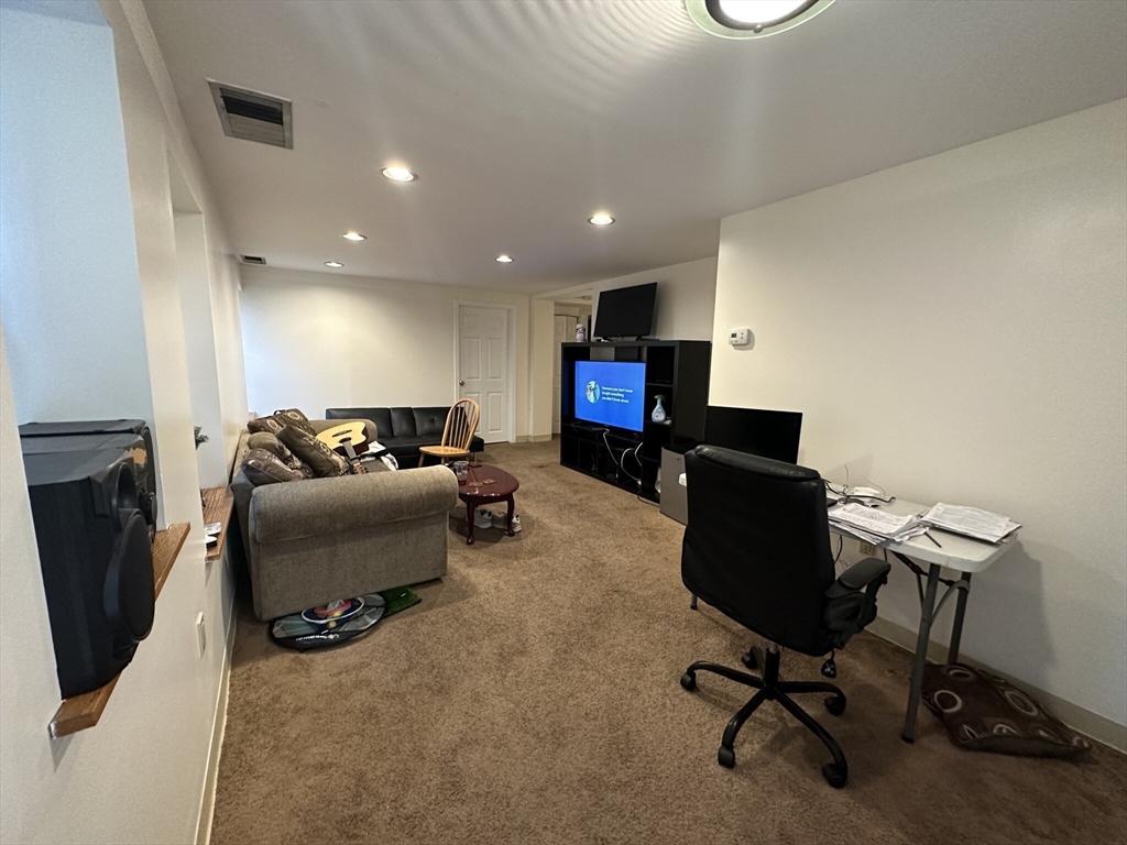 108 Gainsborough Street # 006W