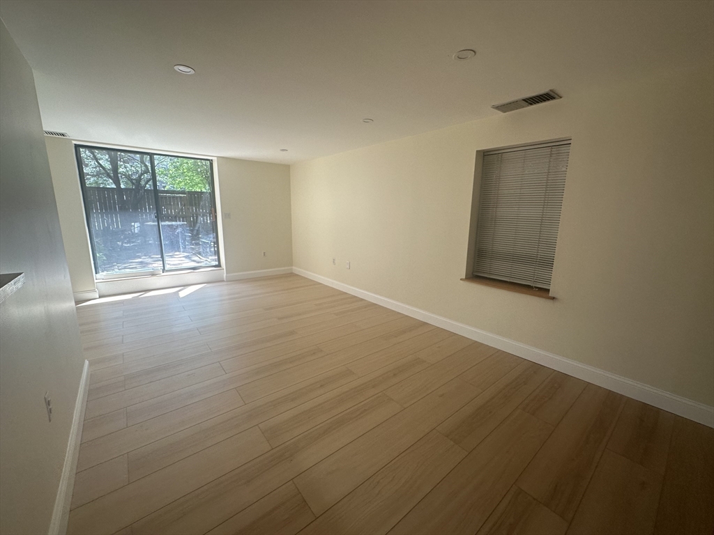 84 Gainsborough St. # 006W