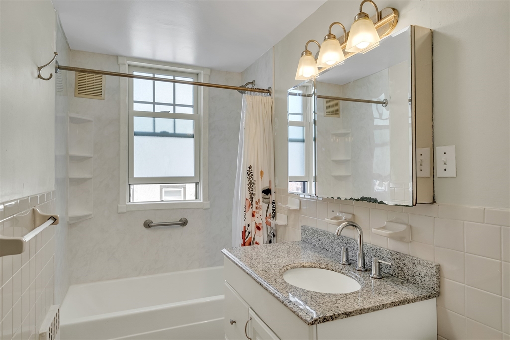 130 Sutherland Rd # 1