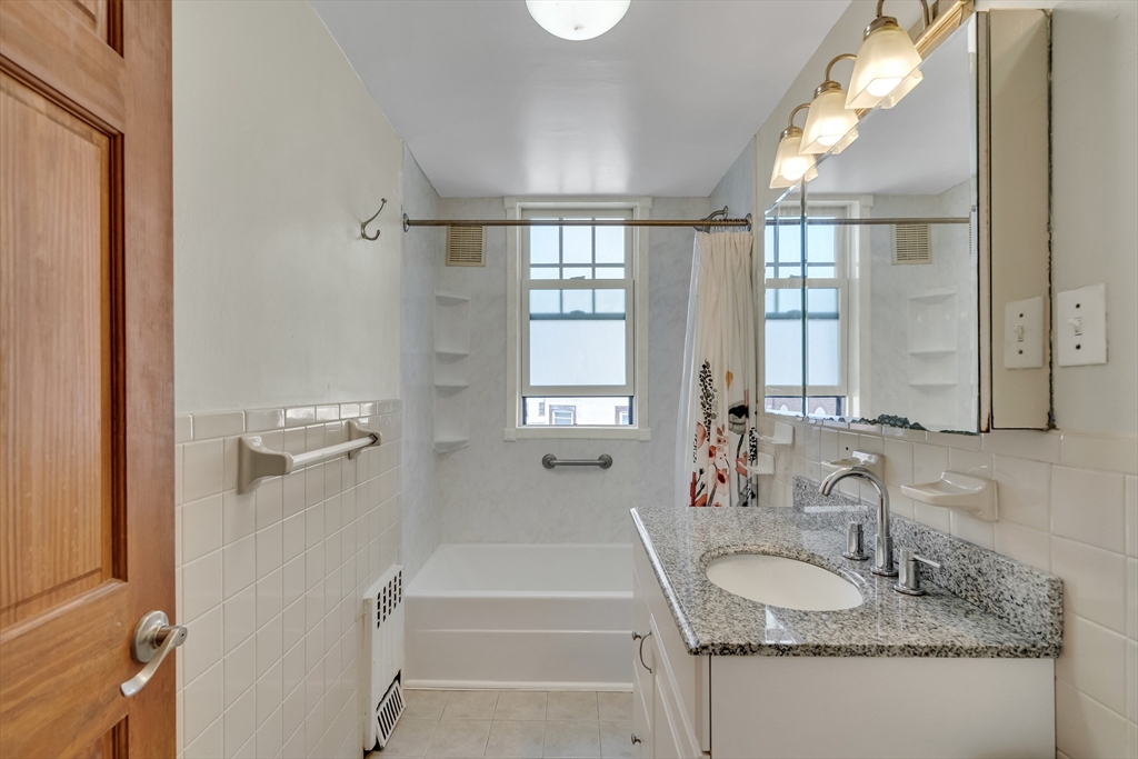 130 Sutherland Rd # 1