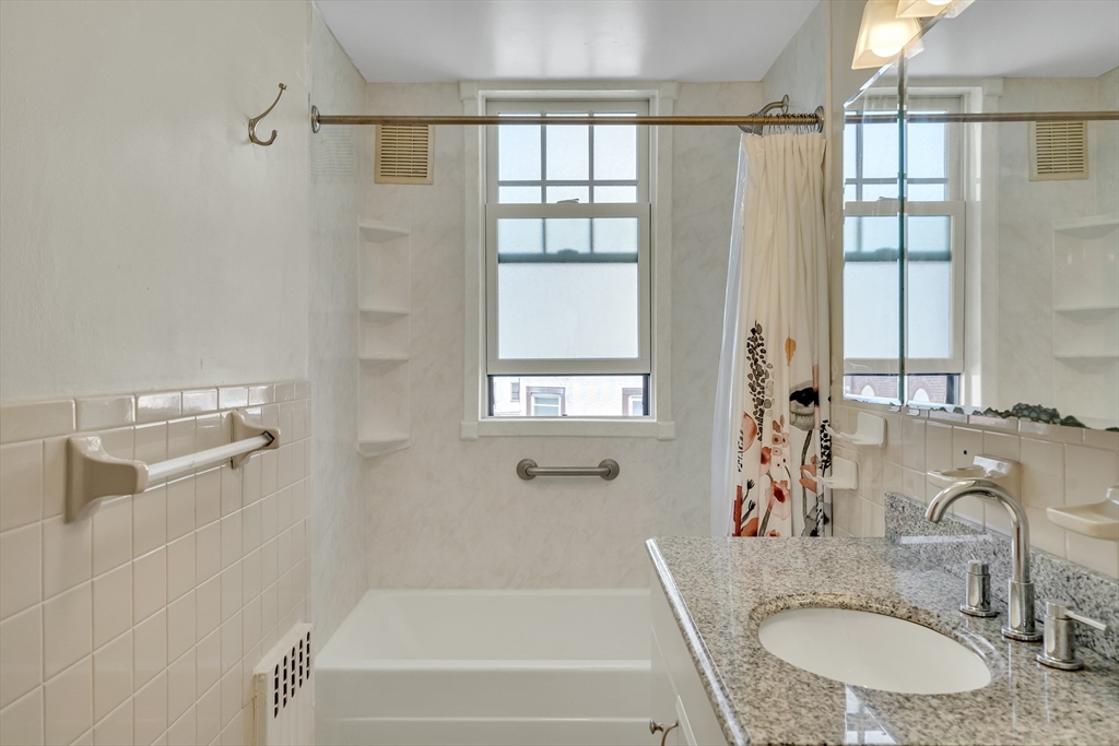 130 Sutherland Rd # 1