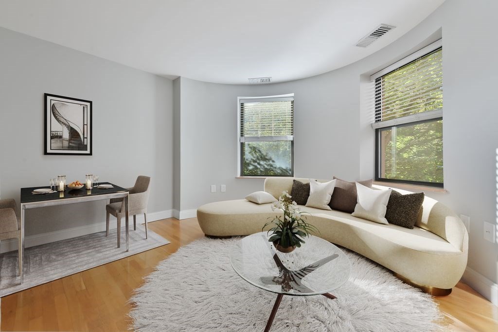 87 Gainsborough Street # 203