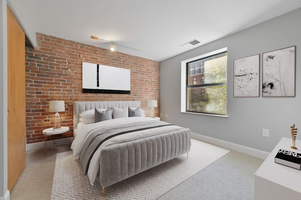 87 Gainsborough Street # 203