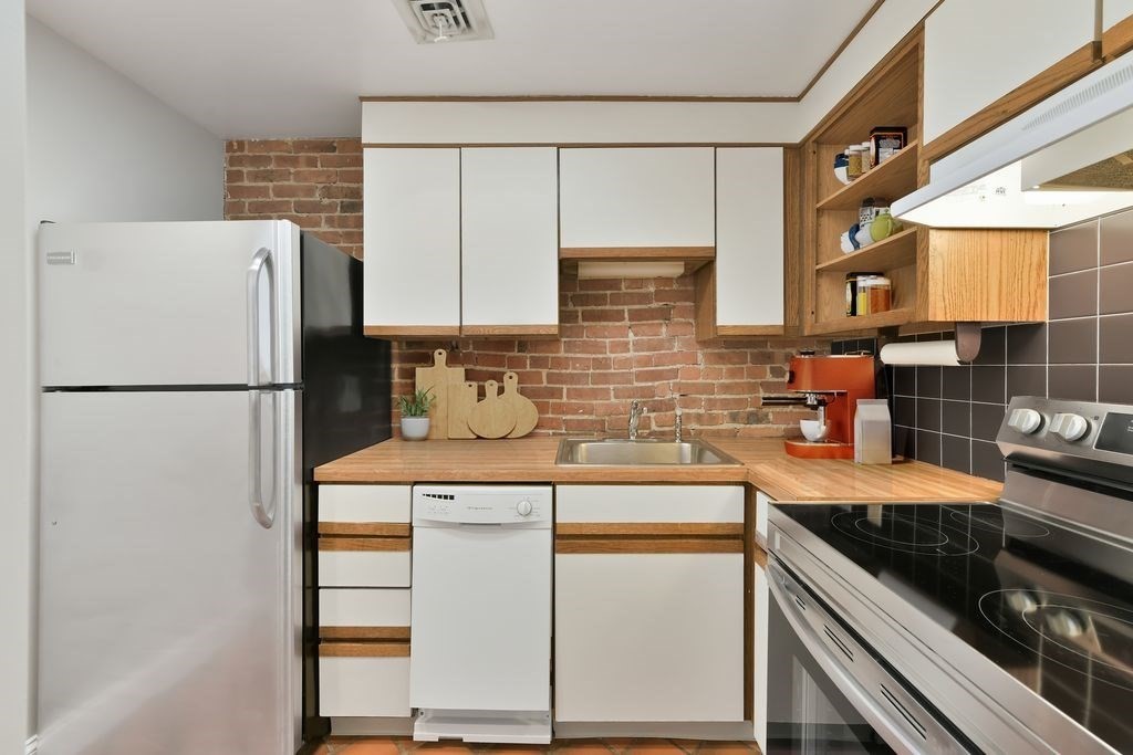 87 Gainsborough Street # 203