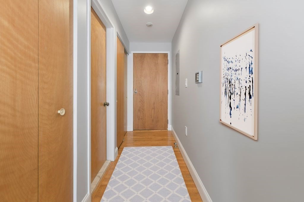 87 Gainsborough Street # 203