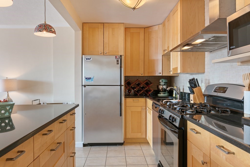 9 Hawthorne Place # 9K