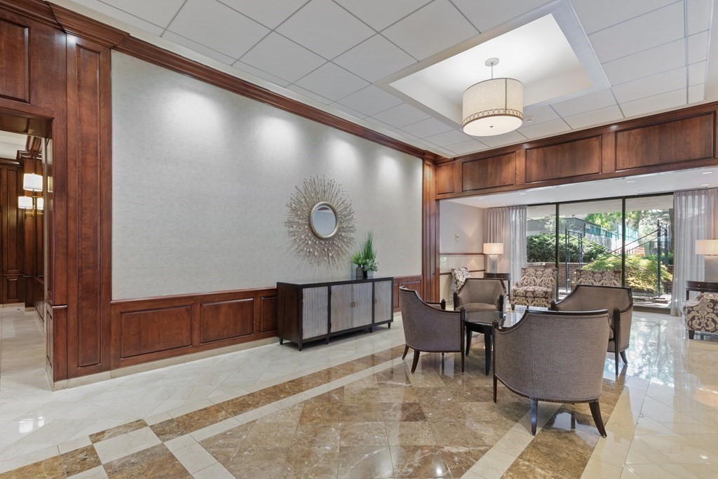 9 Hawthorne Place # 9K