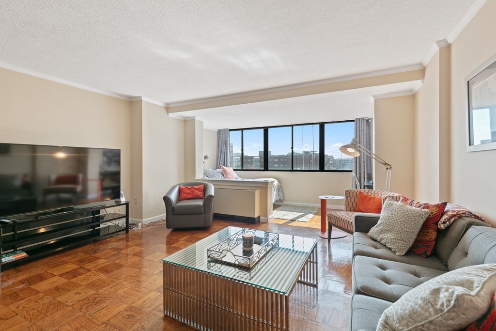 9 Hawthorne Place # 9K