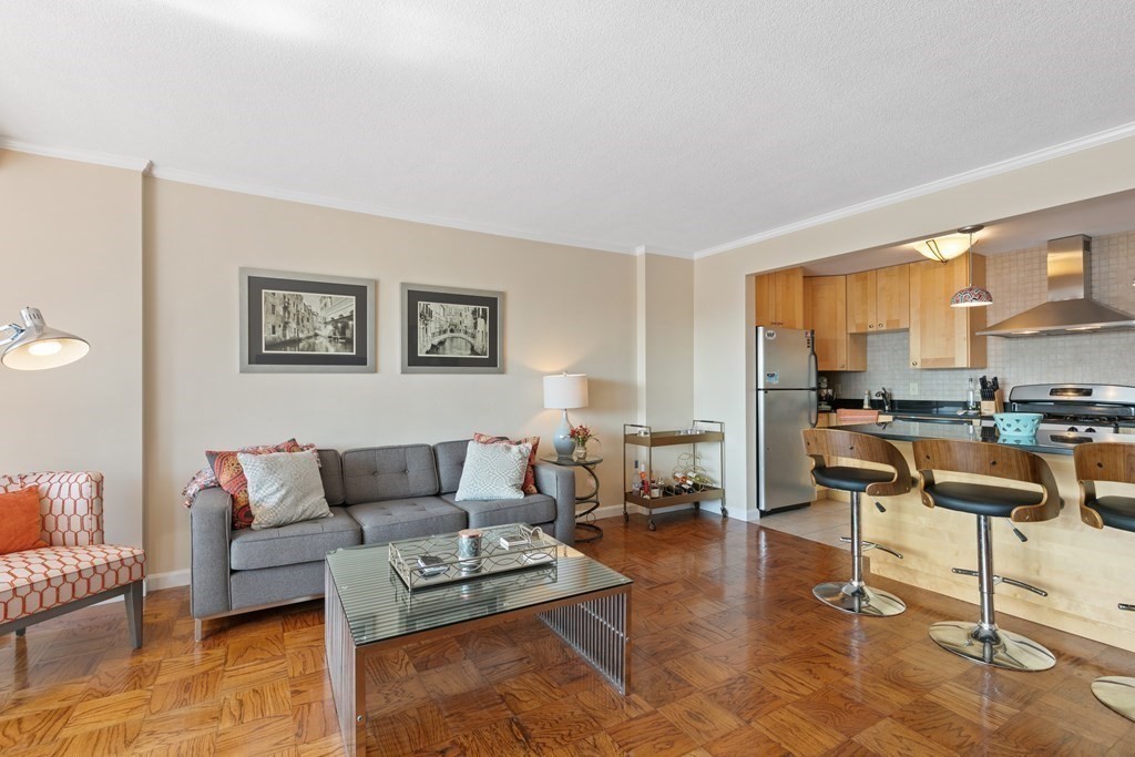 9 Hawthorne Place # 9K