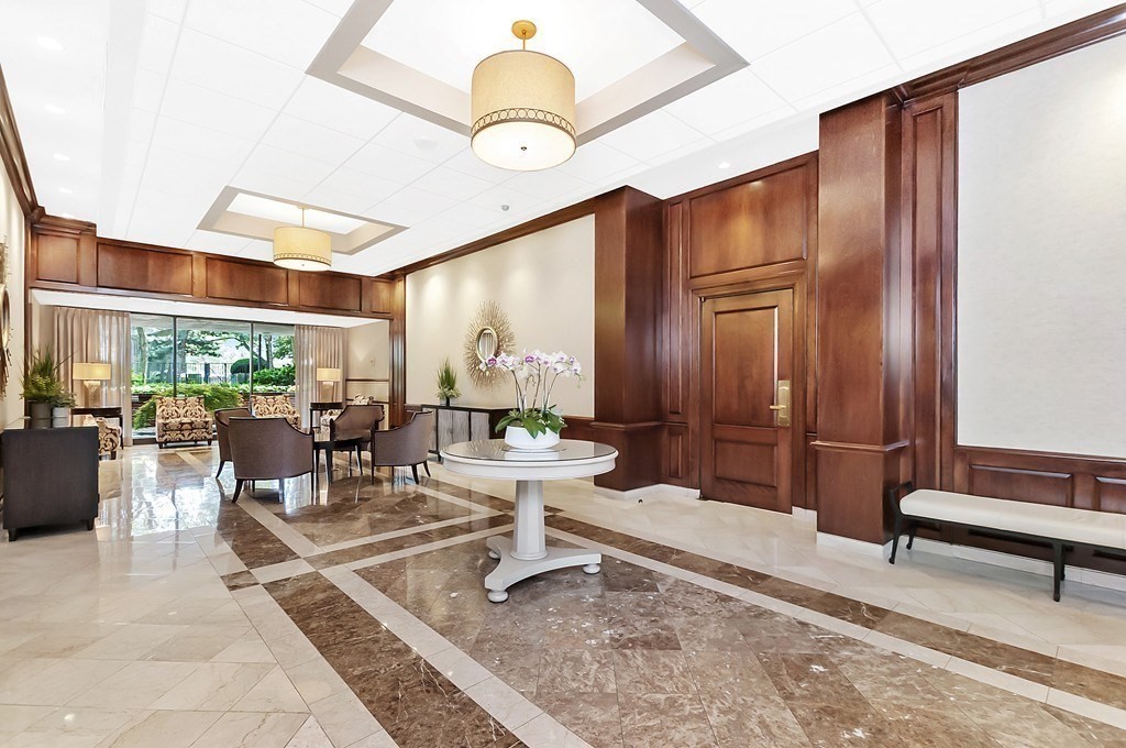 9 Hawthorne Place # 9K