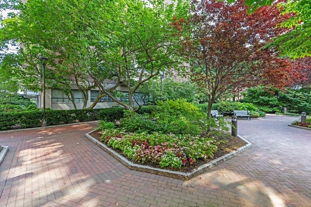 9 Hawthorne Place # 9K