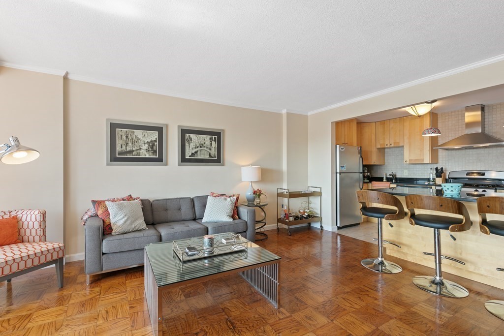 9 Hawthorne Place # 9K