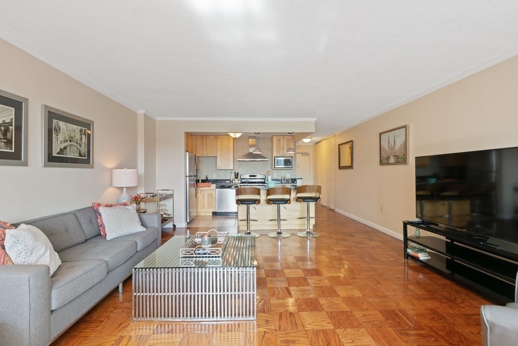 9 Hawthorne Place # 9K