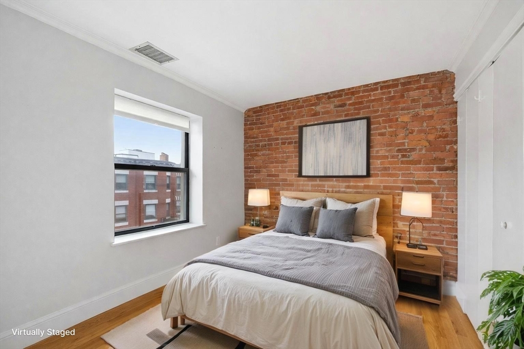 111 Gainsborough Street # 404