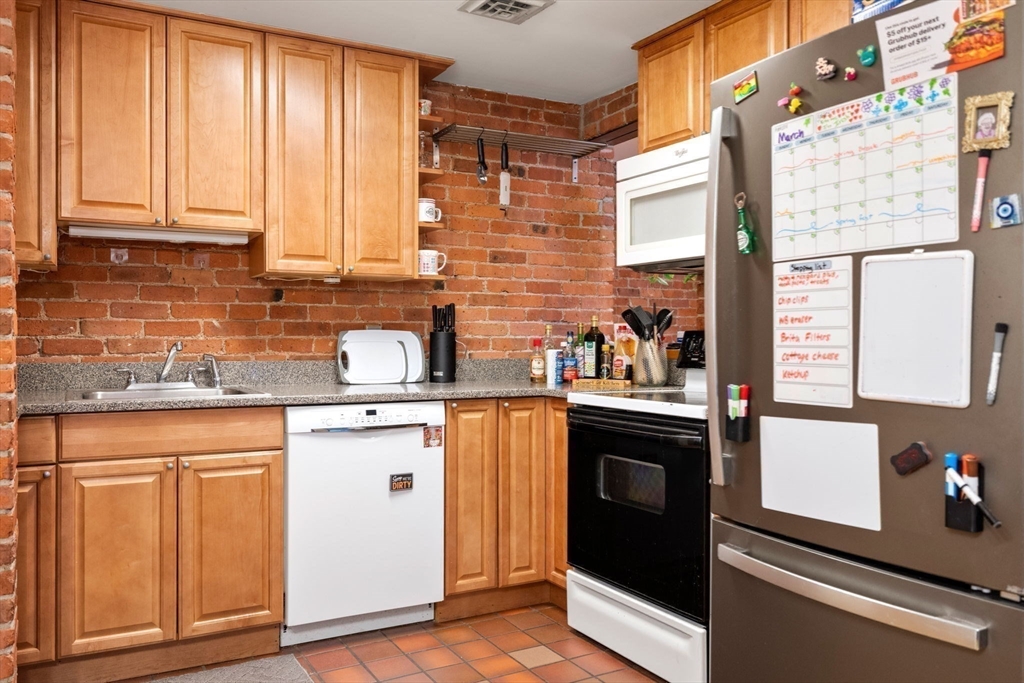 95 Gainsborough Street # 307