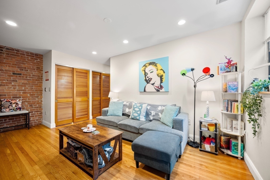 95 Gainsborough Street # 307