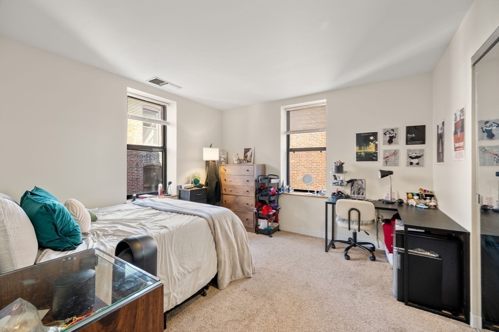 95 Gainsborough Street # 307