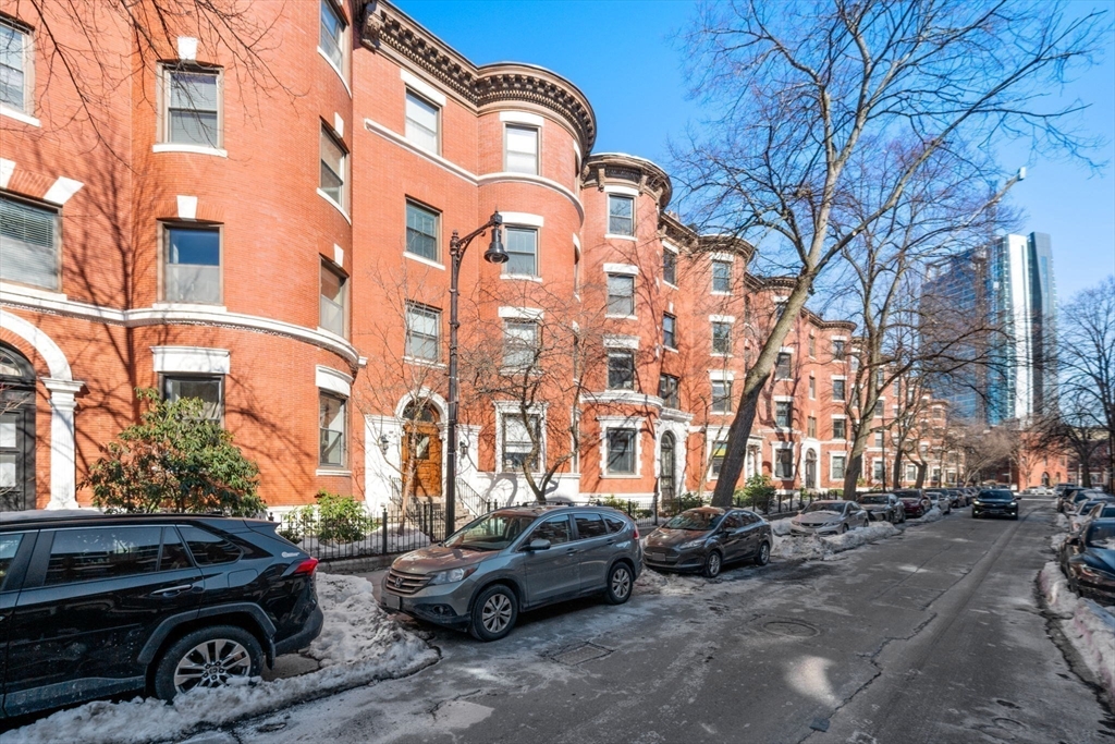 95 Gainsborough Street # 307