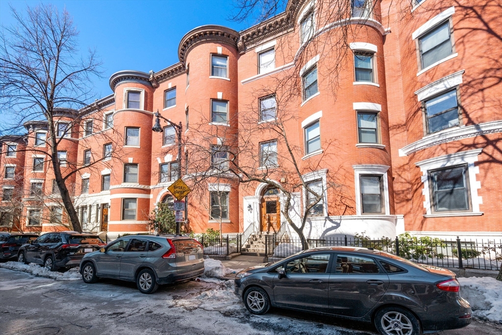 95 Gainsborough Street # 307