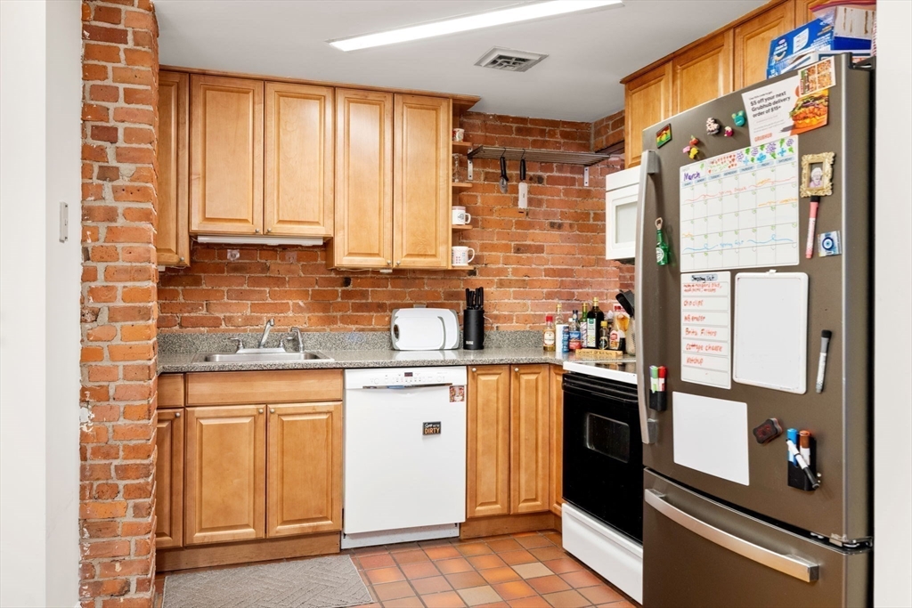 95 Gainsborough Street # 307