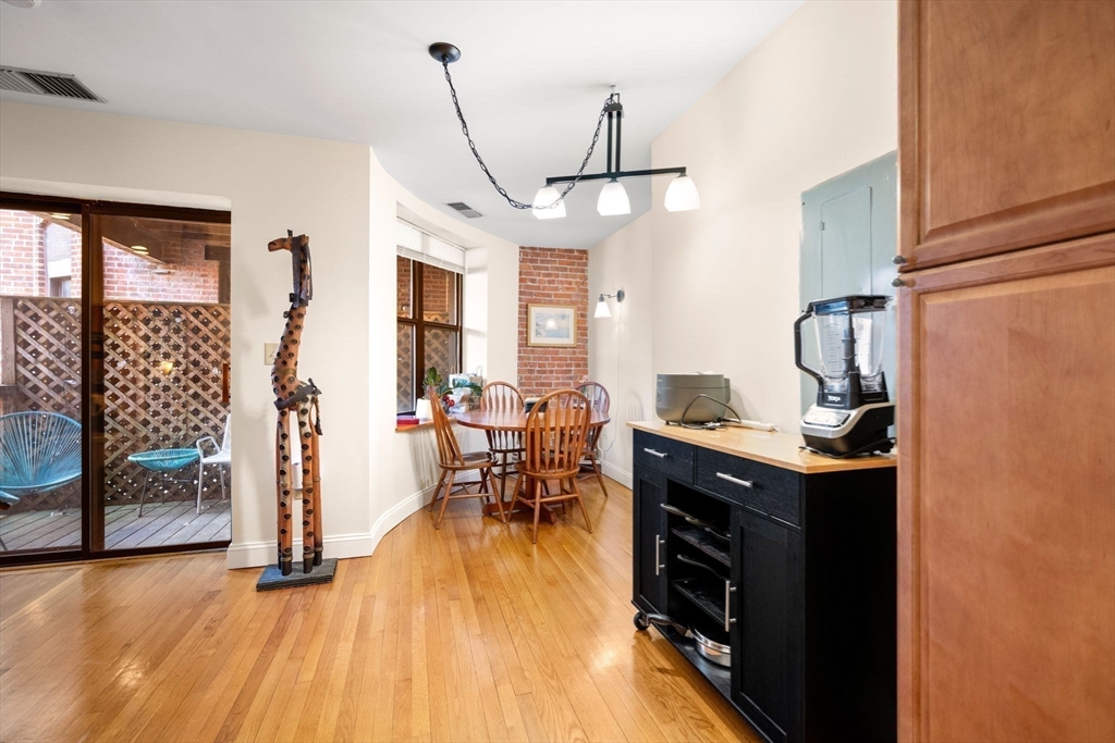 95 Gainsborough Street # 307