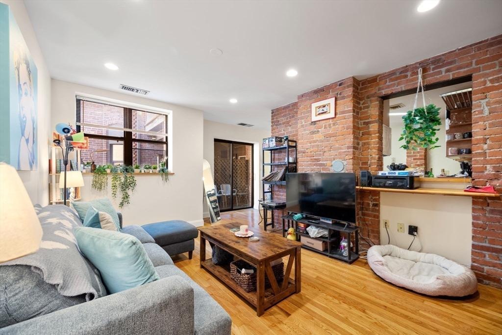 95 Gainsborough Street # 307