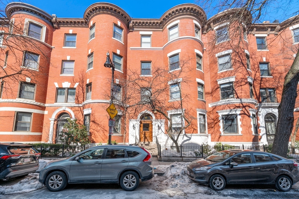 95 Gainsborough Street # 307