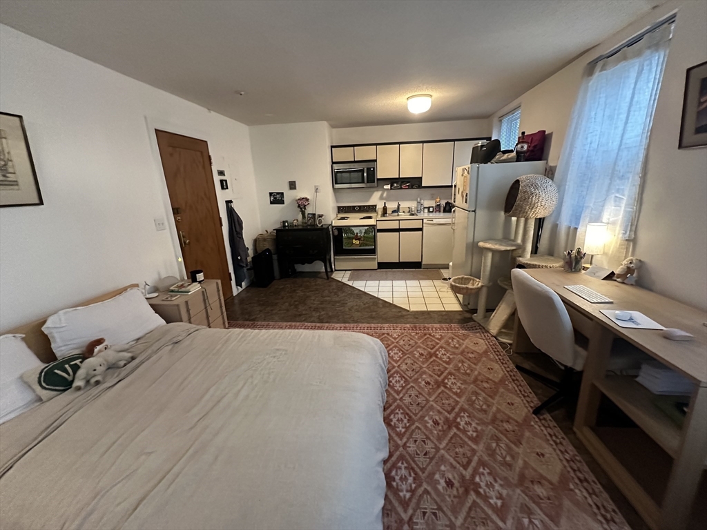 84 Gordon Street # 302