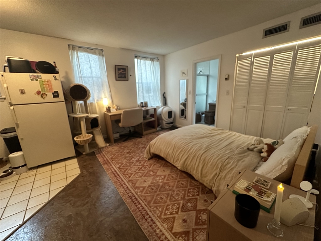 84 Gordon Street # 302