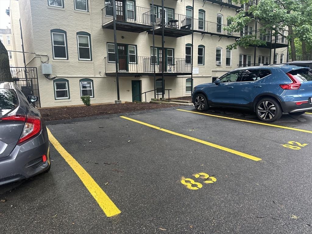 84 Gordon Street # 302