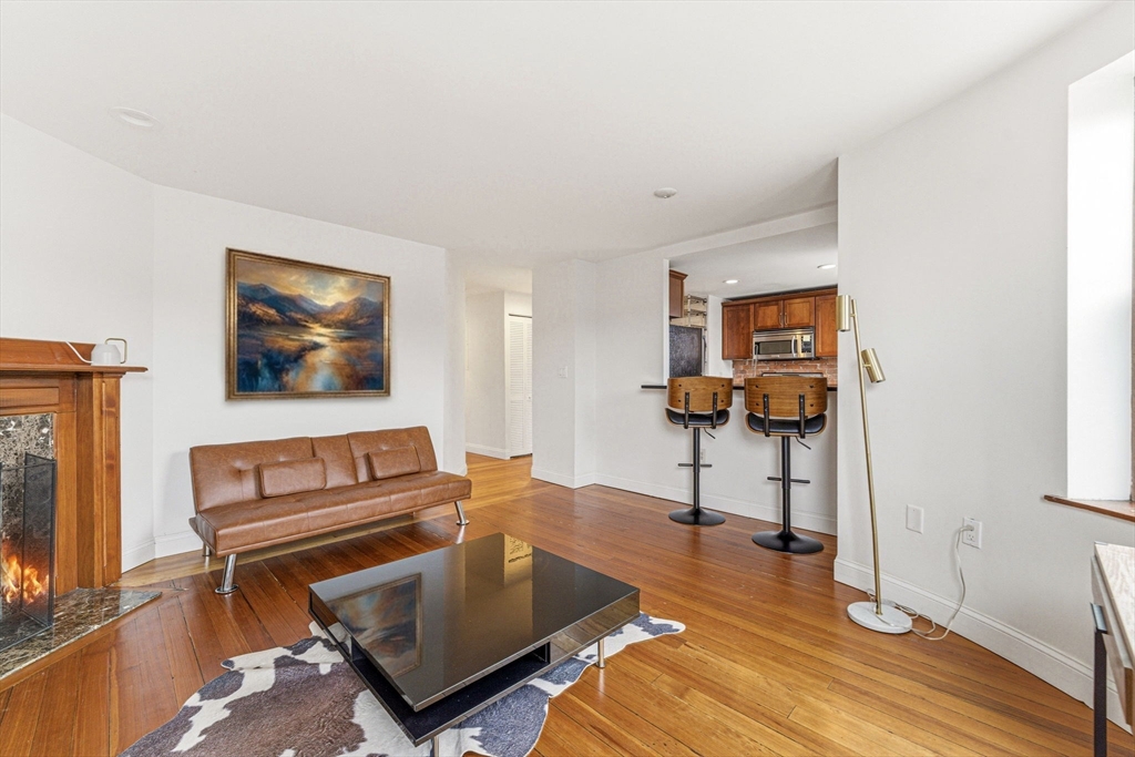 111 Gainsborough St # 401
