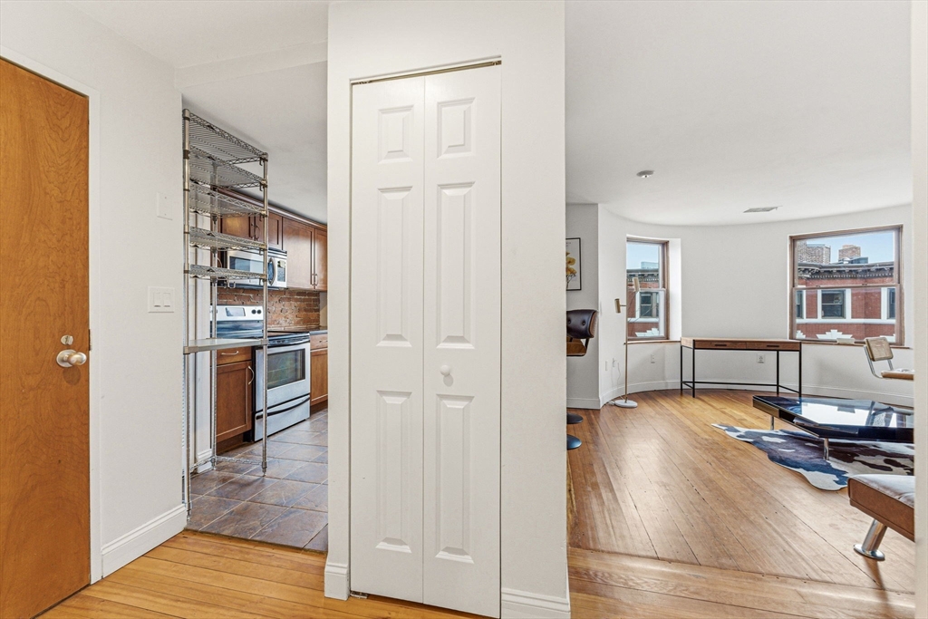 111 Gainsborough St # 401