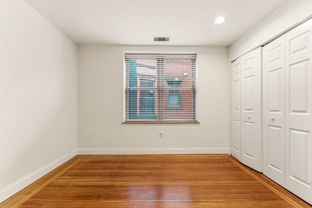 111 Gainsborough St # 401