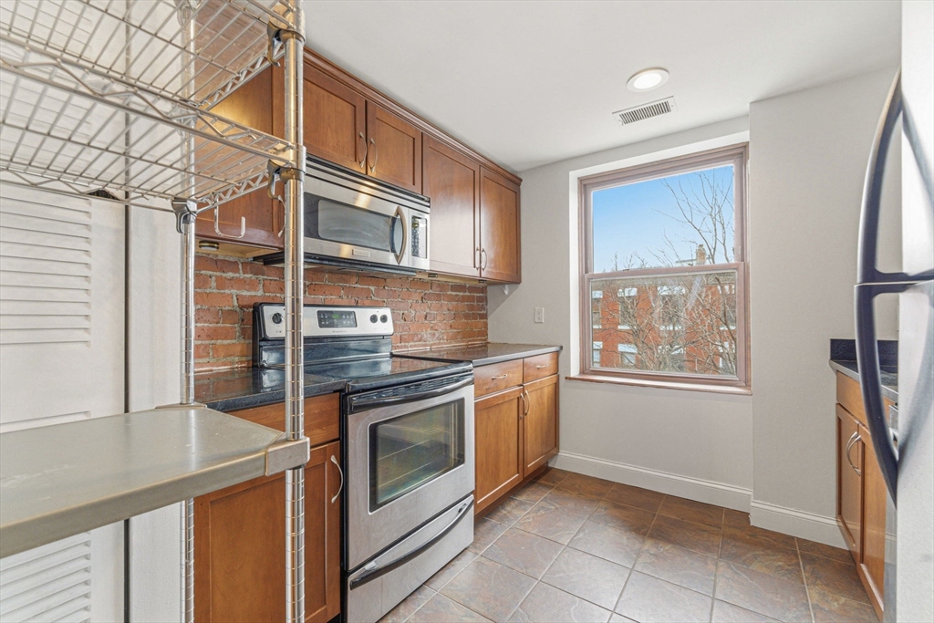 111 Gainsborough St # 401