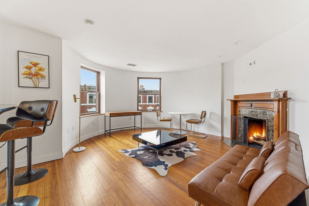 111 Gainsborough St # 401