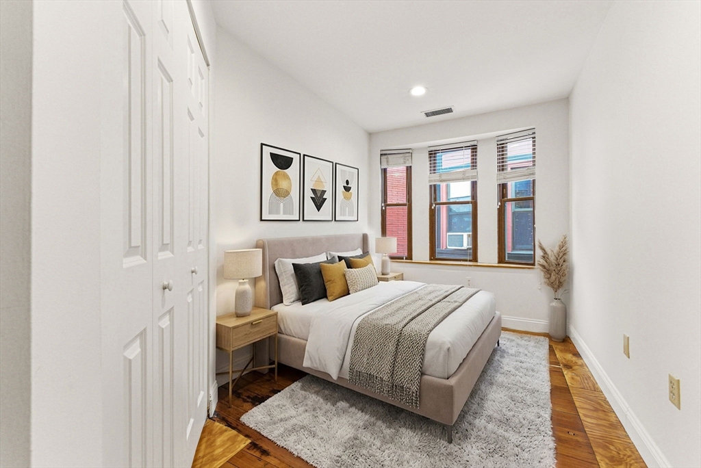 111 Gainsborough St # 401