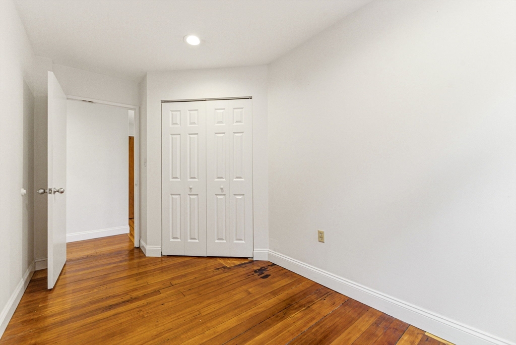 111 Gainsborough St # 401