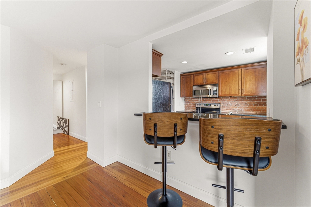 111 Gainsborough St # 401