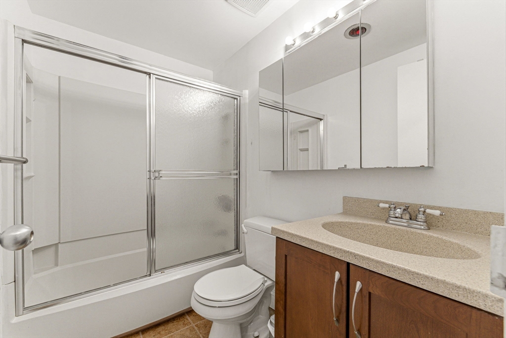 111 Gainsborough St # 401