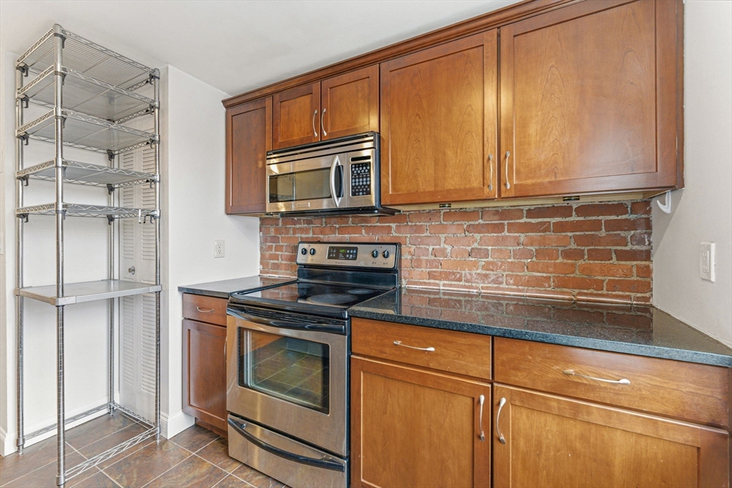 111 Gainsborough St # 401