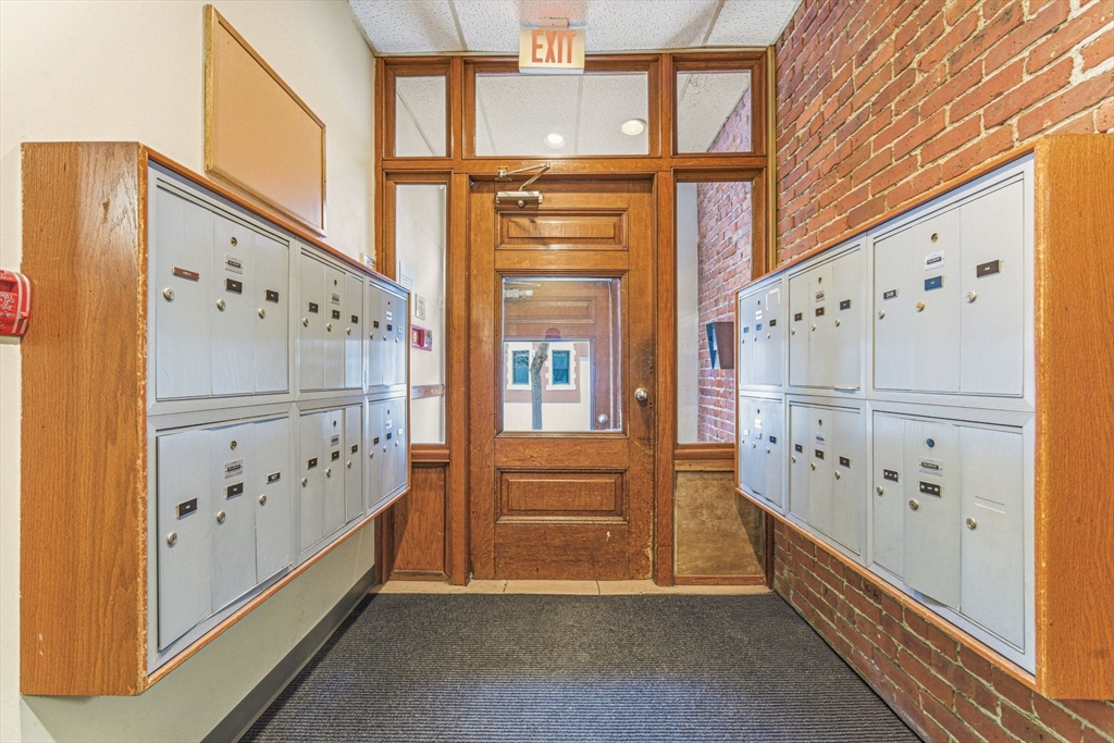 111 Gainsborough St # 401