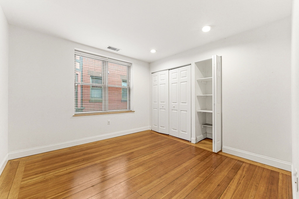 111 Gainsborough St # 401