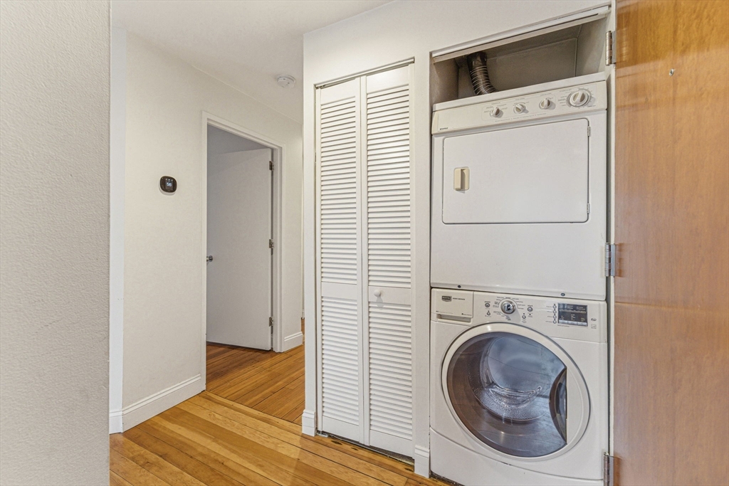 111 Gainsborough St # 401