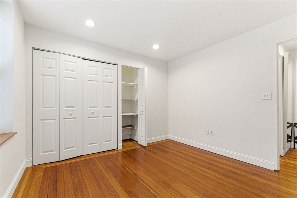 111 Gainsborough St # 401