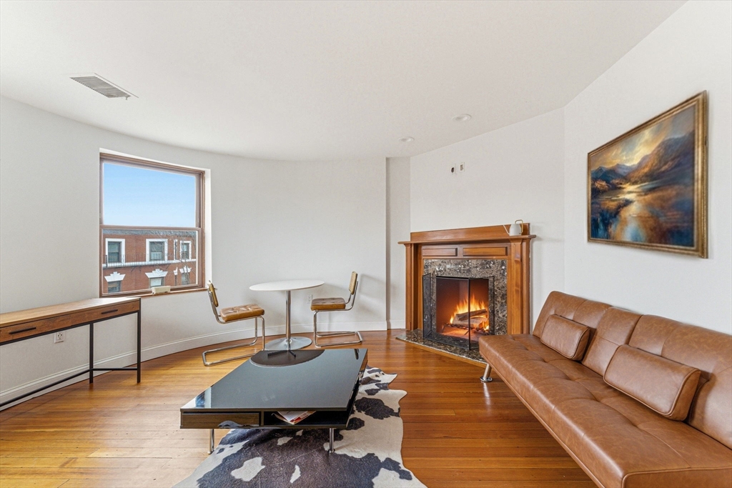 111 Gainsborough St # 401