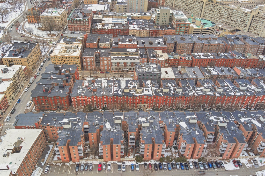 111 Gainsborough St # 401